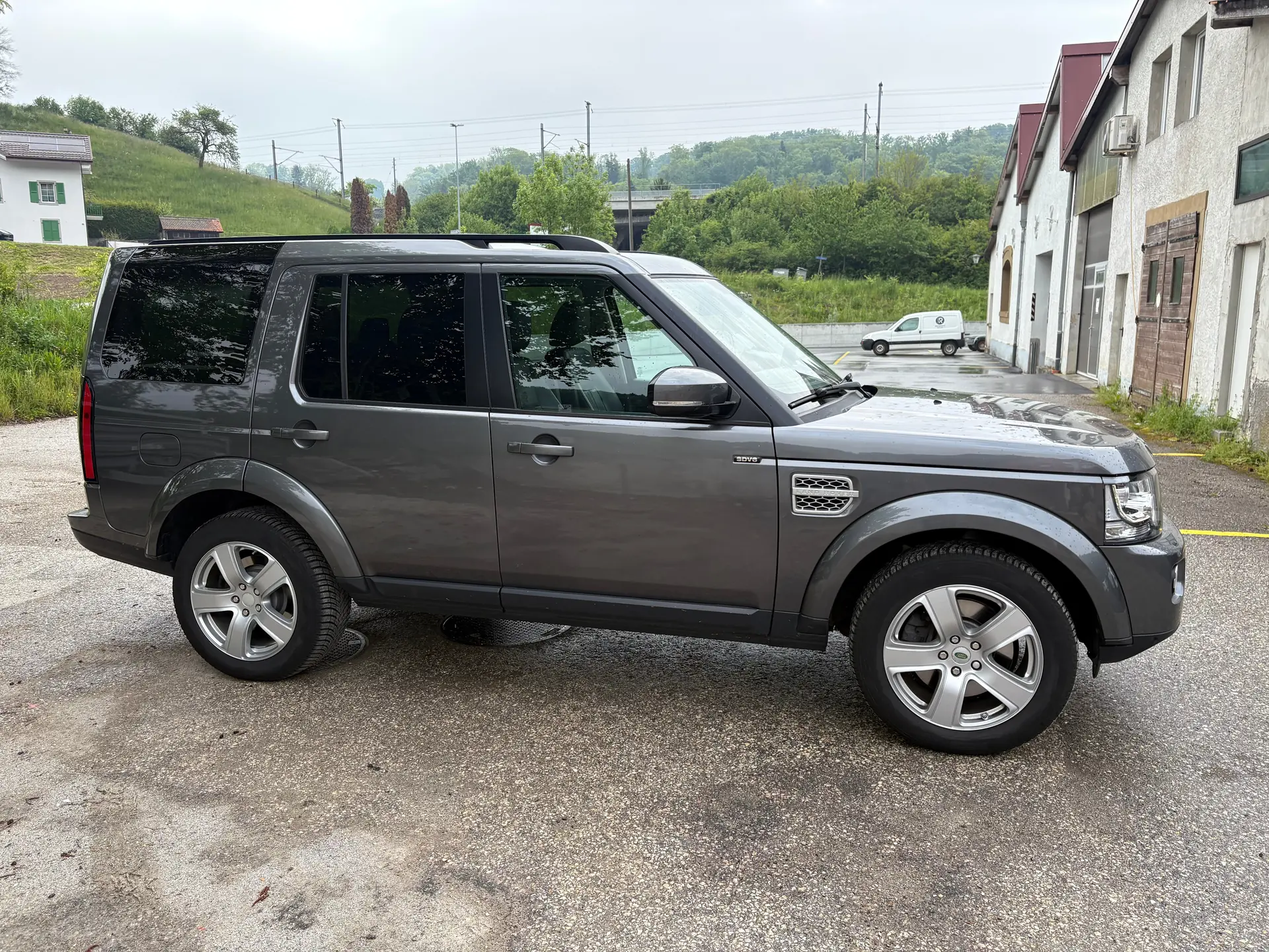 Land Rover Discovery 3.0 SDV6 HSE — Diesel puissant, 7 places et robustesse incontournable