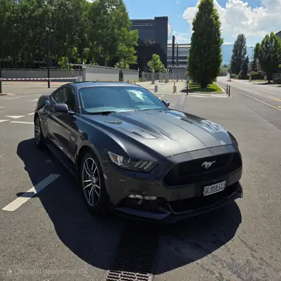 Ford Mustang Fastback 5.0 V8 GT — Muscle car légendaire, boîte manuelle, 38 200 km — Heckansicht