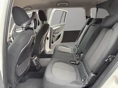 BMW 218 Gran Tourer xDrive — Monospace polyvalent 7 places, diesel efficace — Miniature 13
