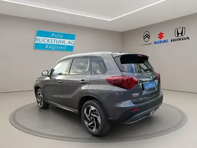 Suzuki Vitara 1.5 Hybrid 4x4 — SUV compact éco-responsable avec transmission intégrée — interior
