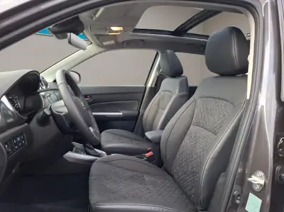 Suzuki Vitara 1.5 Hybrid 4x4 — SUV compact éco-responsable avec transmission intégrée — dashboard