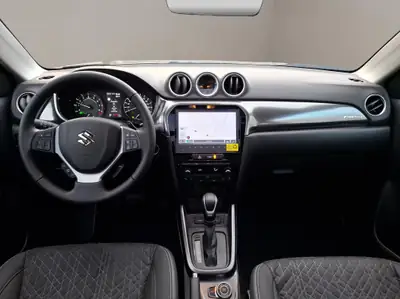 Suzuki Vitara 1.5 Hybrid 4x4 — SUV compact éco-responsable avec transmission intégrée — Thumbnail 8