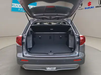 Suzuki Vitara 1.5 Hybrid 4x4 — SUV compact éco-responsable avec transmission intégrée — Thumbnail 10