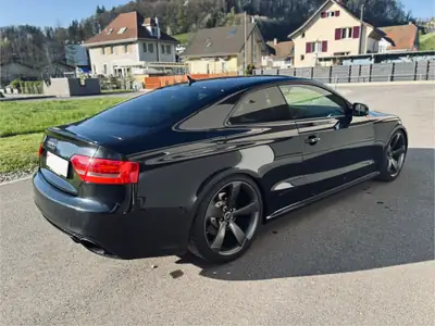 Audi RS5 Coupé 2010 — 450 ch, échappement Milltek, géométrie affaissée — cruscotto