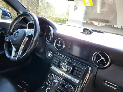 Mercedes-Benz SLK 250 AMG — Roadster diesel sportif, entretien exemplaire — side view