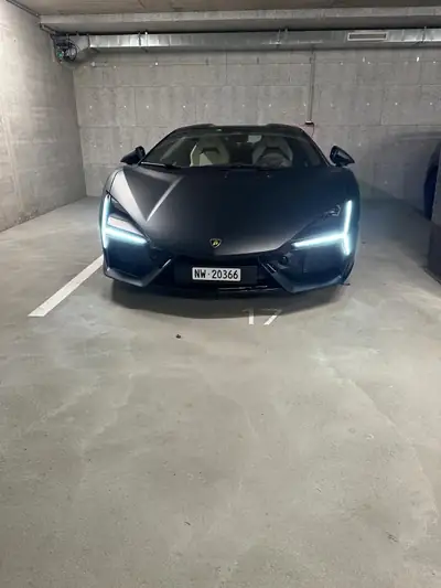 Lamborghini Revuelto 2024 — Supercar hybride rechargeable, 700 km seulement — fianco