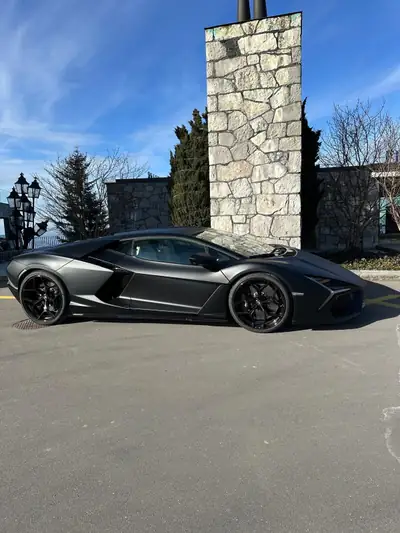 Lamborghini Revuelto 2024 — Supercar hybride rechargeable, 700 km seulement — Miniatura 7