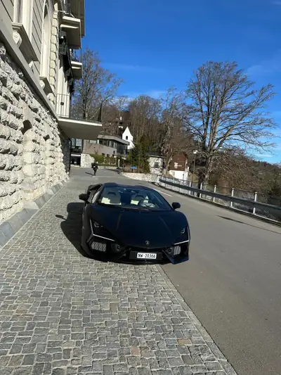 Lamborghini Revuelto 2024 — Supercar hybride rechargeable, 700 km seulement — Miniatura 9