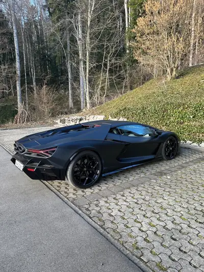 Lamborghini Revuelto 2024 — Supercar hybride rechargeable, 700 km seulement — Miniatura 11