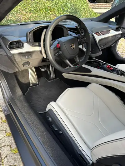 Lamborghini Revuelto 2024 — Supercar hybride rechargeable, 700 km seulement — Miniatura 13