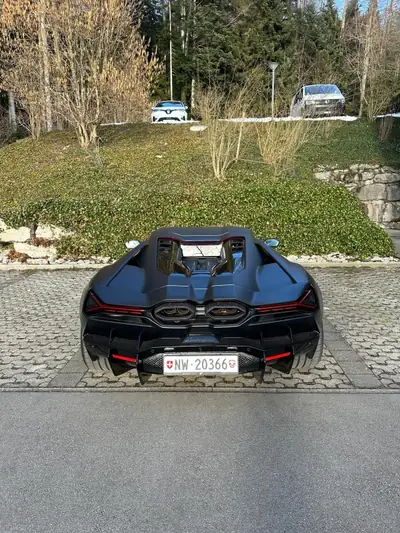 Lamborghini Revuelto 2024 — Supercar hybride rechargeable, 700 km seulement — Miniatura 14