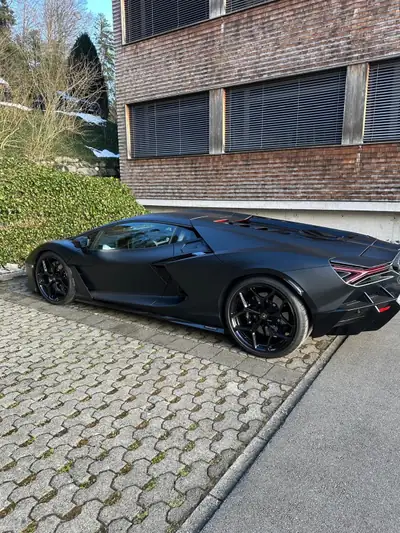 Lamborghini Revuelto 2024 — Supercar hybride rechargeable, 700 km seulement — Miniatura 15