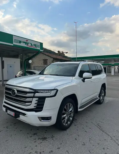 Toyota Land Cruiser 300 70e Anniversaire — Twin Turbo, 83'000 km, Sans Sinistre — Seitenansicht