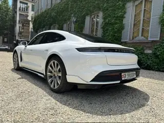 Porsche Taycan Turbo 2020 — Berline électrique haute performance, 18 400 km seulement — Heckansicht