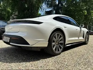 Porsche Taycan Turbo 2020 — Berline électrique haute performance, 18 400 km seulement — Seitenansicht