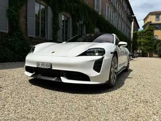 Porsche Taycan Turbo 2020 — Berline électrique haute performance, 18 400 km seulement — Detail