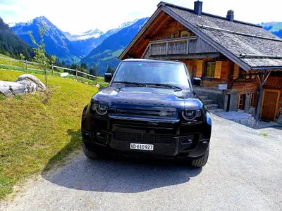 Land Rover Defender 110 P400e PHEV — SUV hybride rechargeable haute performance, 12 500 km — intérieur
