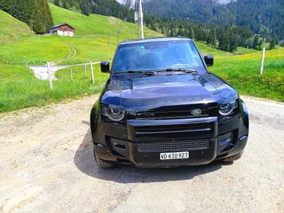 Land Rover Defender 110 P400e PHEV — SUV hybride rechargeable haute performance, 12 500 km — détail