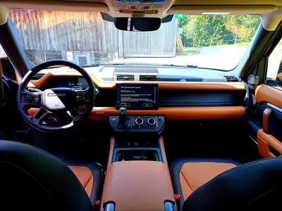 Land Rover Defender 110 P400e PHEV — SUV hybride rechargeable haute performance, 12 500 km — Miniature 12