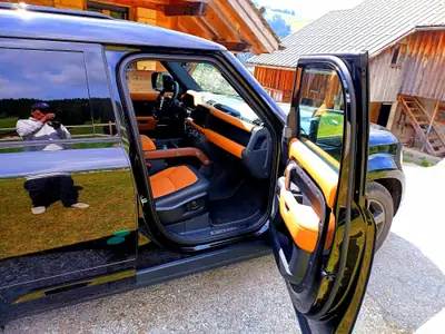 Land Rover Defender 110 P400e PHEV — SUV hybride rechargeable haute performance, 12 500 km — Miniature 17