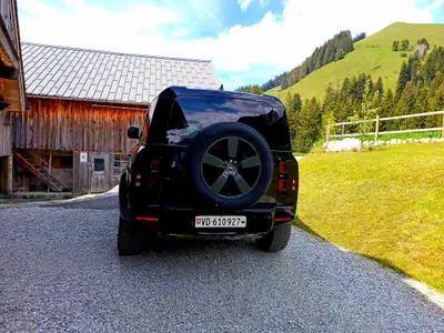 Land Rover Defender 110 P400e PHEV — SUV hybride rechargeable haute performance, 12 500 km — Miniature 22
