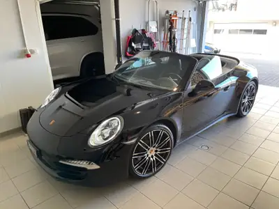 Porsche 911 Cabrio Carrera 4 Black Edition — Cabriolet sportif allemand d'exception, très peu utilisé — arrière