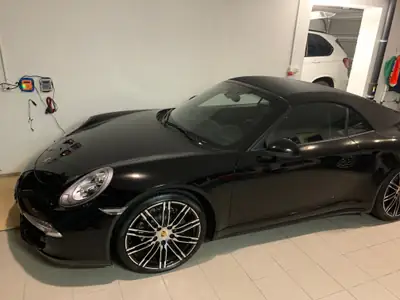 Porsche 911 Cabrio Carrera 4 Black Edition — Cabriolet sportif allemand d'exception, très peu utilisé — Miniature 9