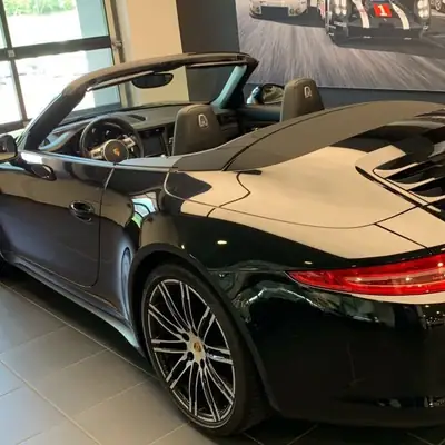 Porsche 911 Cabrio Carrera 4 Black Edition — Cabriolet sportif allemand d'exception, très peu utilisé — Miniature 16