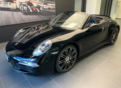 Porsche 911 Cabrio Carrera 4 Black Edition — Cabriolet sportif allemand d'exception, très peu utilisé — Miniature 24