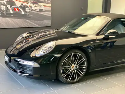 Porsche 911 Cabrio Carrera 4 Black Edition — Cabriolet sportif allemand d'exception, très peu utilisé — Miniature 23
