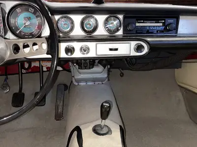 Volvo P1800 Jensen 1962 — Chef-d'œuvre du design scandinave, 16'000 km seulement — Miniatura 17