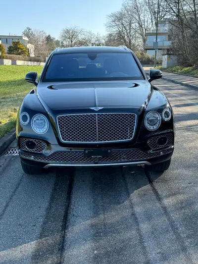 Bentley Bentayga W12 First Edition — SUV de prestige, 608 ch, entretien à jour — vista esterna