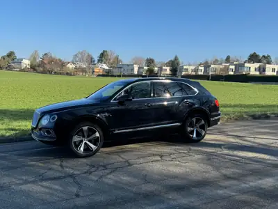 Bentley Bentayga W12 First Edition — SUV de prestige, 608 ch, entretien à jour — interni