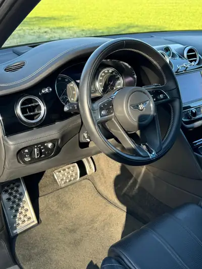 Bentley Bentayga W12 First Edition — SUV de prestige, 608 ch, entretien à jour — Miniatura 11