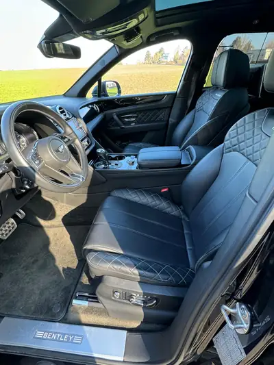 Bentley Bentayga W12 First Edition — SUV de prestige, 608 ch, entretien à jour — Miniatura 10