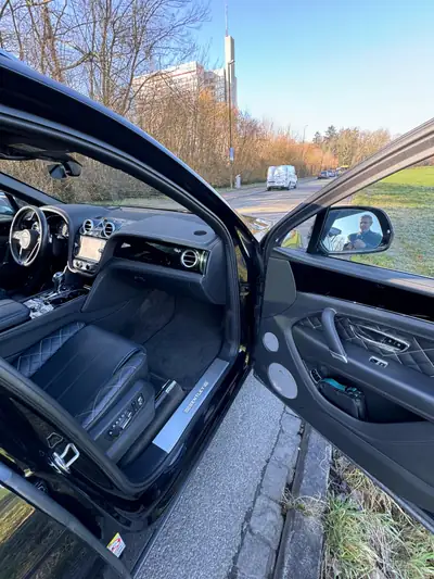 Bentley Bentayga W12 First Edition — SUV de prestige, 608 ch, entretien à jour — Miniatura 14