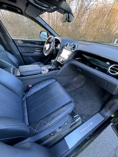 Bentley Bentayga W12 First Edition — SUV de prestige, 608 ch, entretien à jour — Miniatura 15
