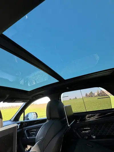 Bentley Bentayga W12 First Edition — SUV de prestige, 608 ch, entretien à jour — Miniatura 16