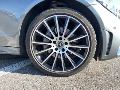 Mercedes-Benz C 200 4Matic AMG Line — Berline premium all-terrain, 43 000 km seulement — détail