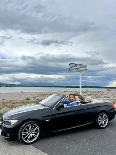 BMW 320i Cabriolet E93 — Roadster élégant, moteur 170 ch, entretien maîtrisé — côté