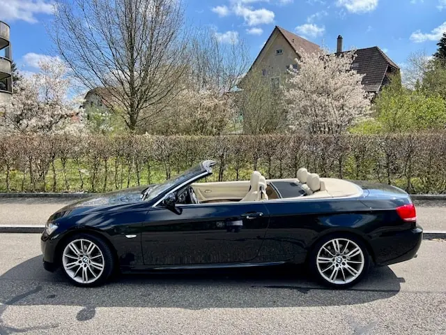 BMW 320i Cabriolet E93 — Roadster élégant, moteur 170 ch, entretien maîtrisé — vue extérieure