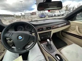 BMW 320i Cabriolet E93 — Roadster élégant, moteur 170 ch, entretien maîtrisé — intérieur
