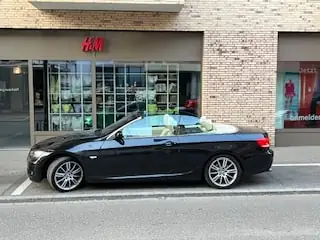 BMW 320i Cabriolet E93 — Roadster élégant, moteur 170 ch, entretien maîtrisé — détail