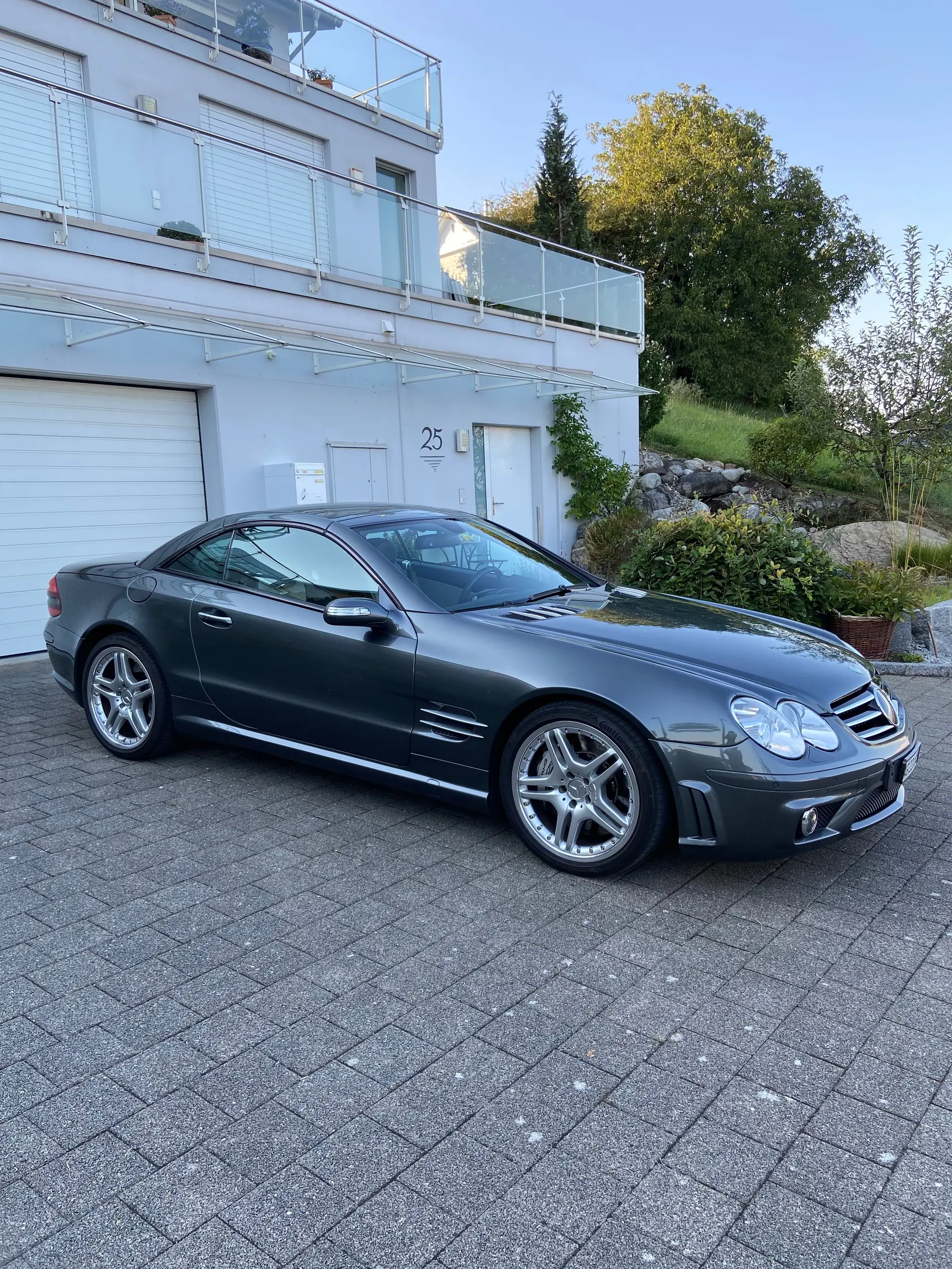 Mercedes-Benz SL 55 AMG — Cabriolet haute performance, 517 ch et 98'000 km seulement — vista esterna