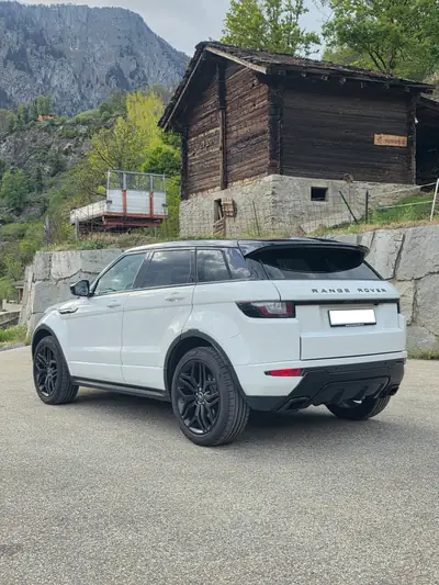 Land Rover Range Rover Evoque 2.0 Si4 HSE Dynamic — Prestige compact, traction intégrale, 95 000 km — Innenraum