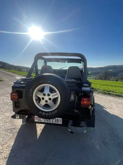 Jeep Wrangler 2.5 Laredo 1990 — Légende tout-terrain, moteur essence robuste — arrière