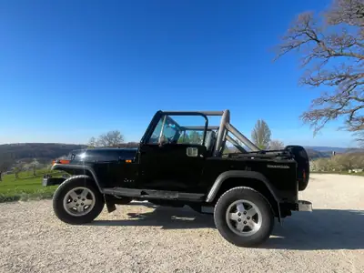 Jeep Wrangler 2.5 Laredo 1990 — Légende tout-terrain, moteur essence robuste — côté