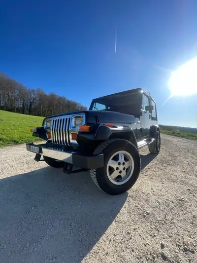 Jeep Wrangler 2.5 Laredo 1990 — Légende tout-terrain, moteur essence robuste — détail