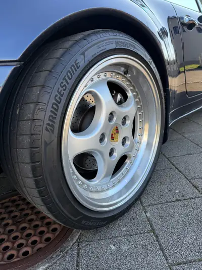 Porsche 911 993 C4 RS Style — Coupé mythique avec bodykit et suspensions sportives — Armaturenbrett
