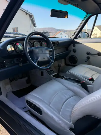 Porsche 911 993 C4 RS Style — Coupé mythique avec bodykit et suspensions sportives — Detail